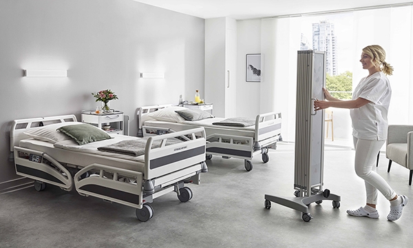 ropimex Folding wall mobile - nurse drives the mobile folding wall to its next location